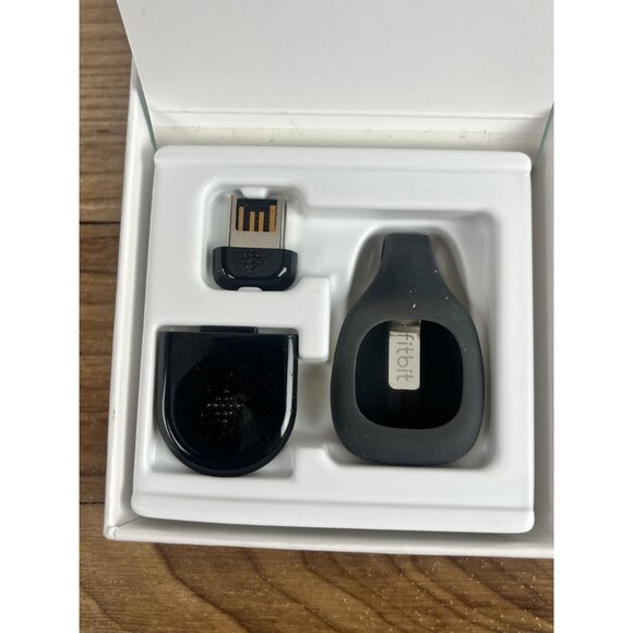 Fitbit Zip FB301VZ Wireless Activity Sleep Fitness Tracker White - Picture 4 of 8